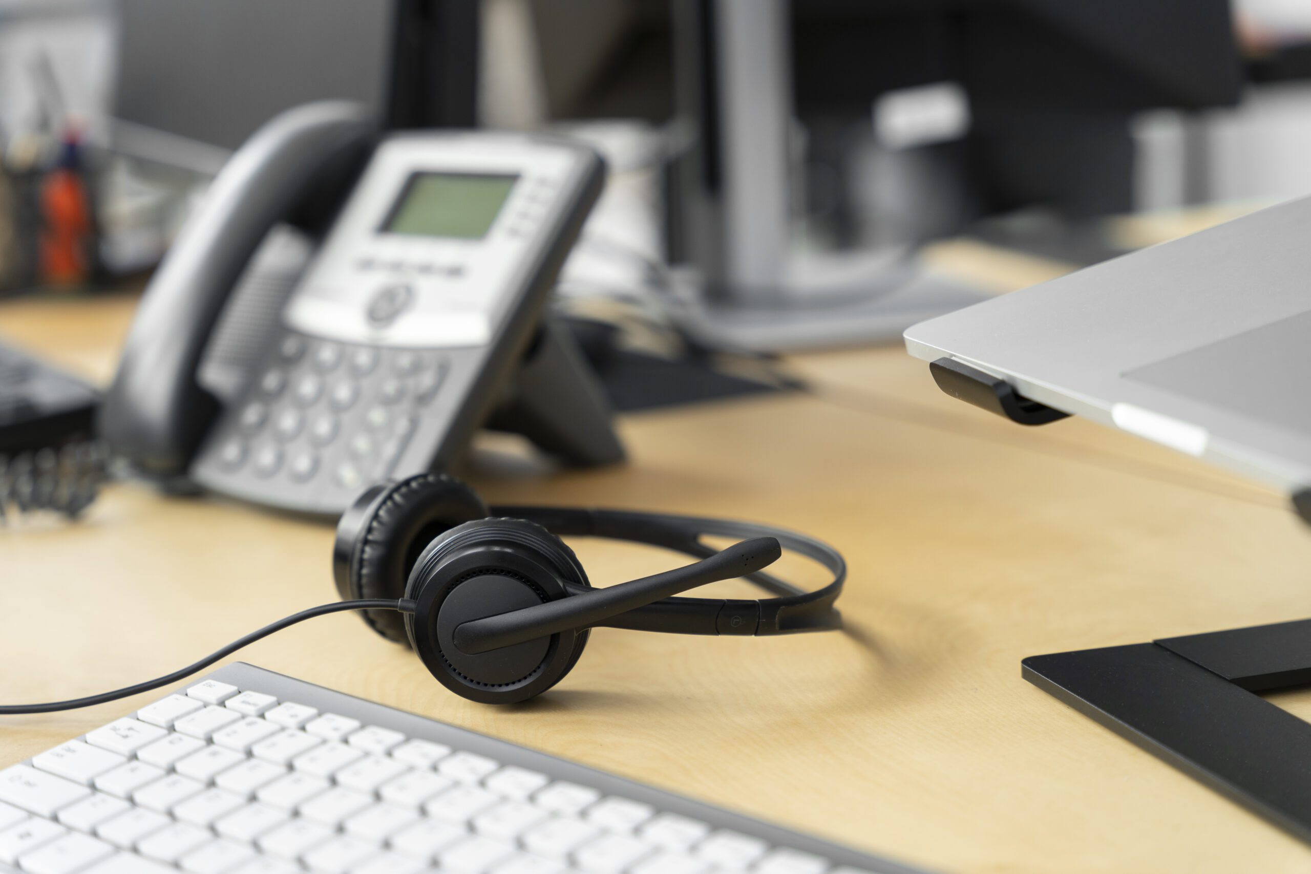 close-up-person-working-call-center